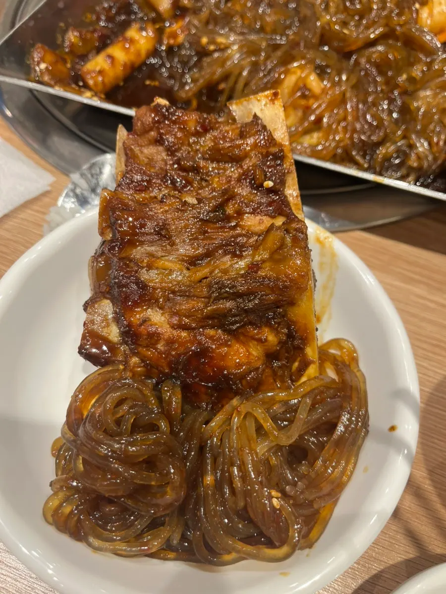 살이 두툼하게 붙은 뼈대