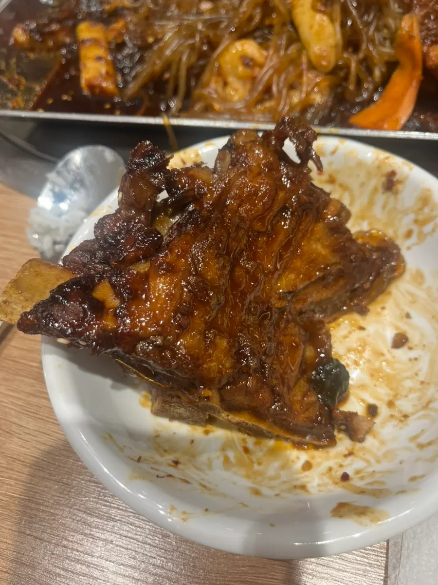 뼈찜 주문 시 제공되는 감자탕 국물