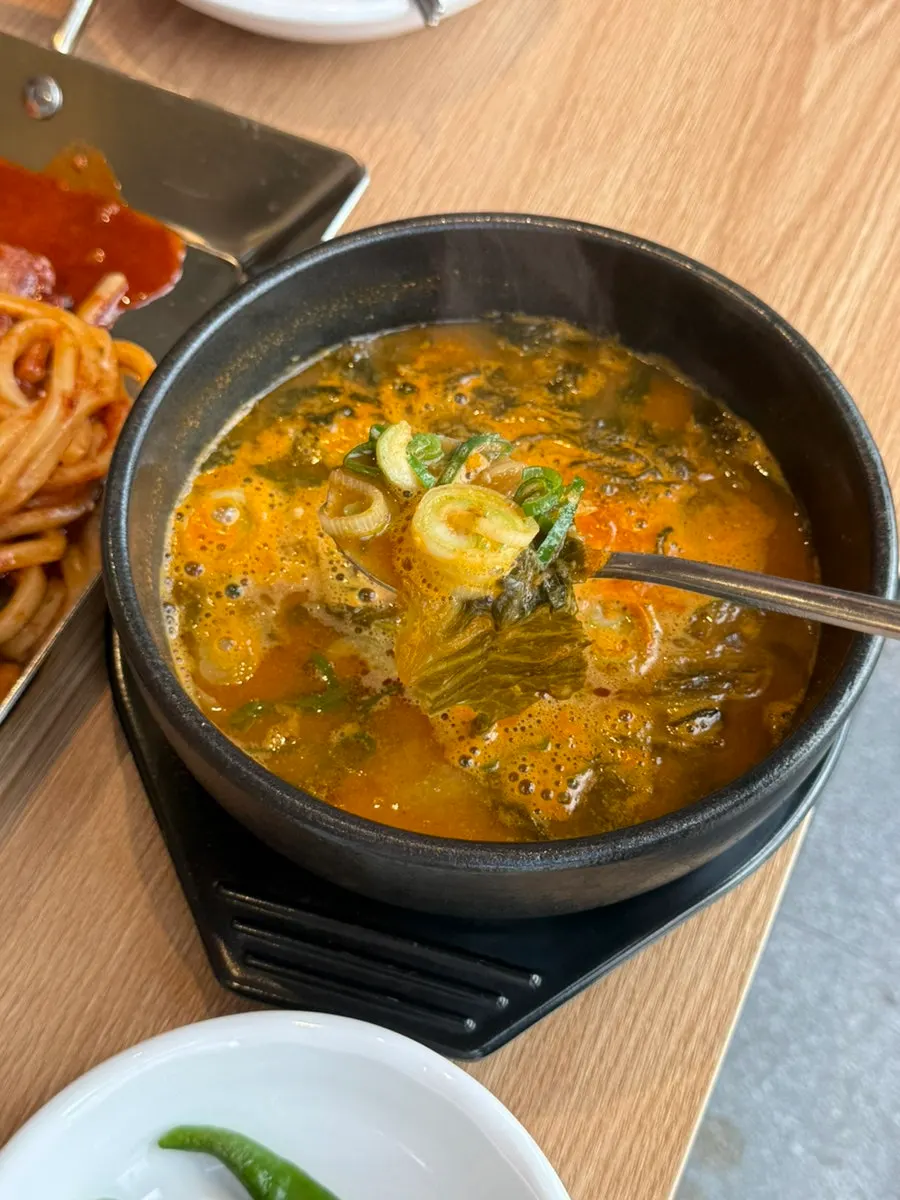 Self-service bar side dishes and kimchi