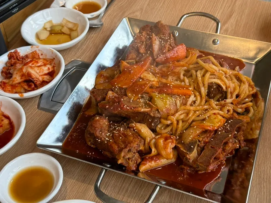 Spicy pork bone braise with udon and add-ins