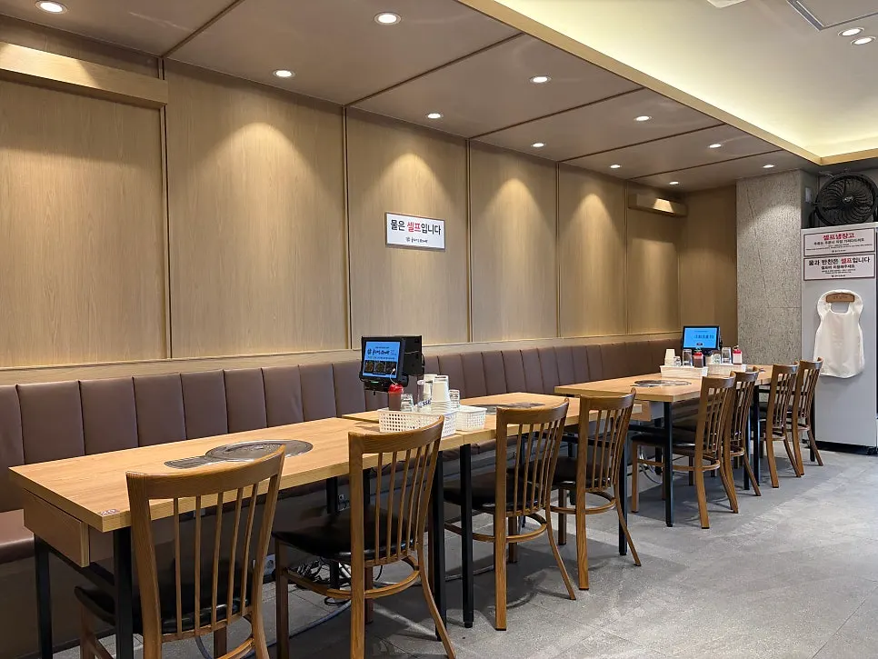 Newly opened indoor seating hall on the 2nd floor