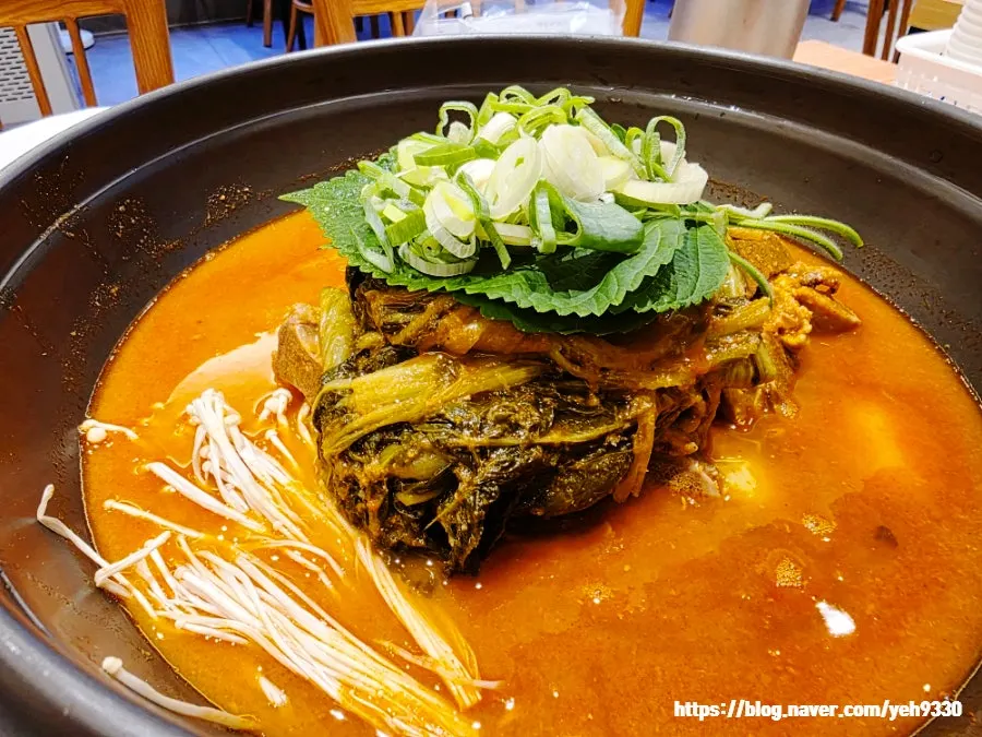 이태원 감자탕 맛집 테이블 세팅
