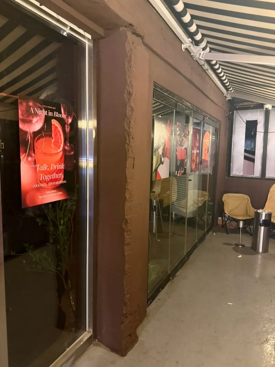 Entrance to Yahwa Honsul Bar on the 3rd floor of an alley off Itaewon-ro 23-gil