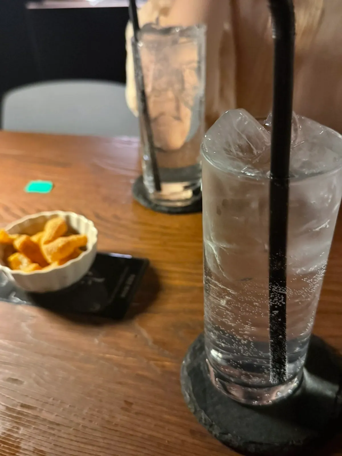 Peach highball and table setting at Yahwa Honsul Bar Seoul Itaewon Branch