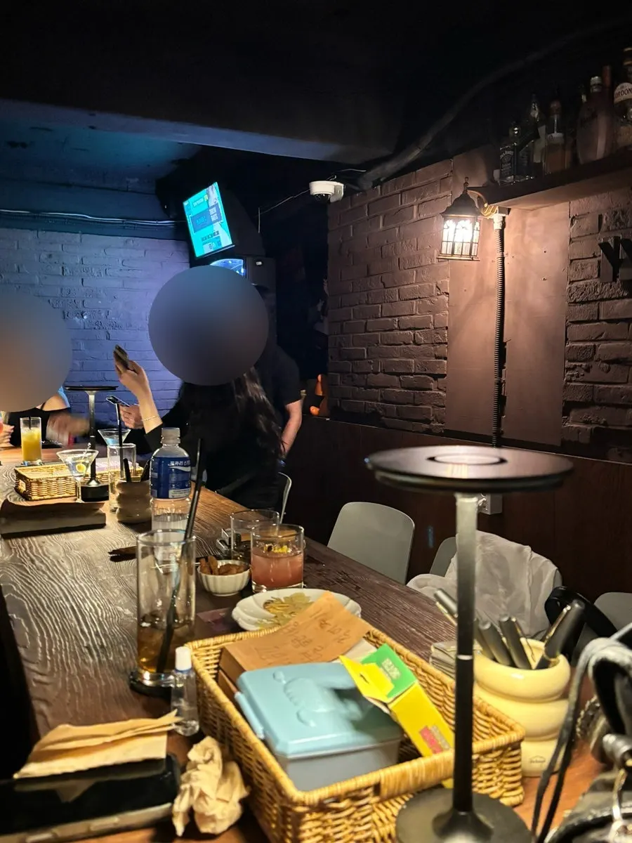 Facing-seat style layout at the solo bar