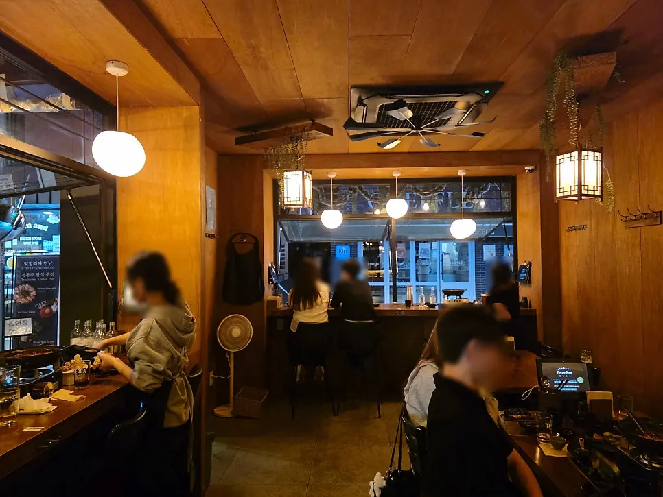 Terrace window seat at Ijillirya Yeonnam