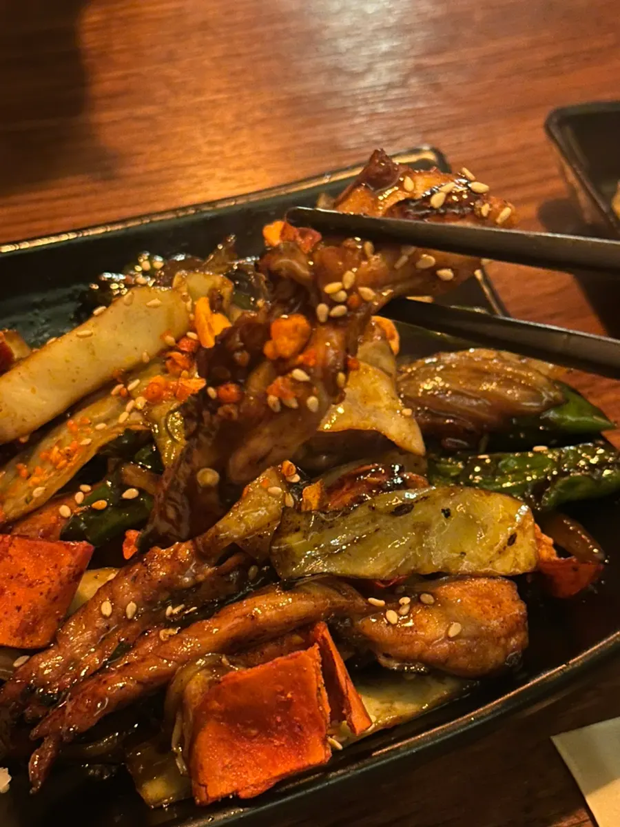 야들야들 불향 닭목살 구이와 술빵 플레이팅