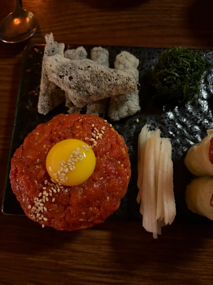 잊힐리야 붉은맛 육회 한 접시
