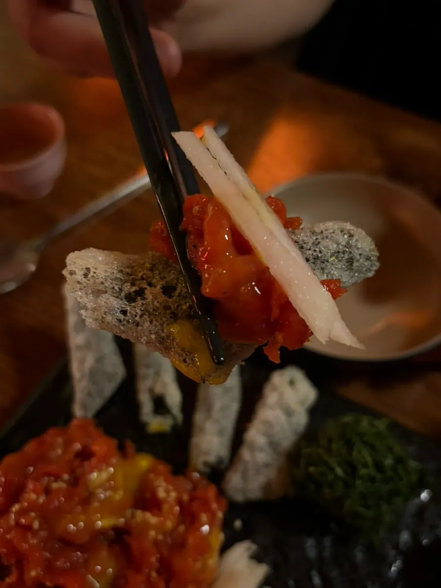 김부각에 올려 먹는 육회