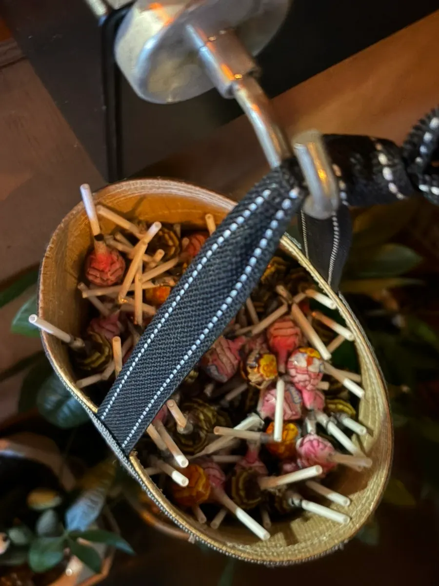 계산대에 비치된 치실과 사탕