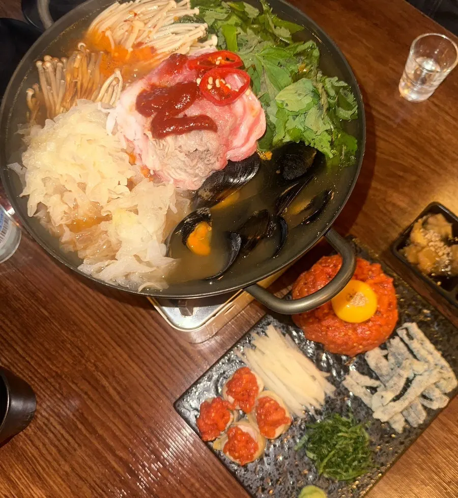 Table with the pre-meal drink and basic side dishes