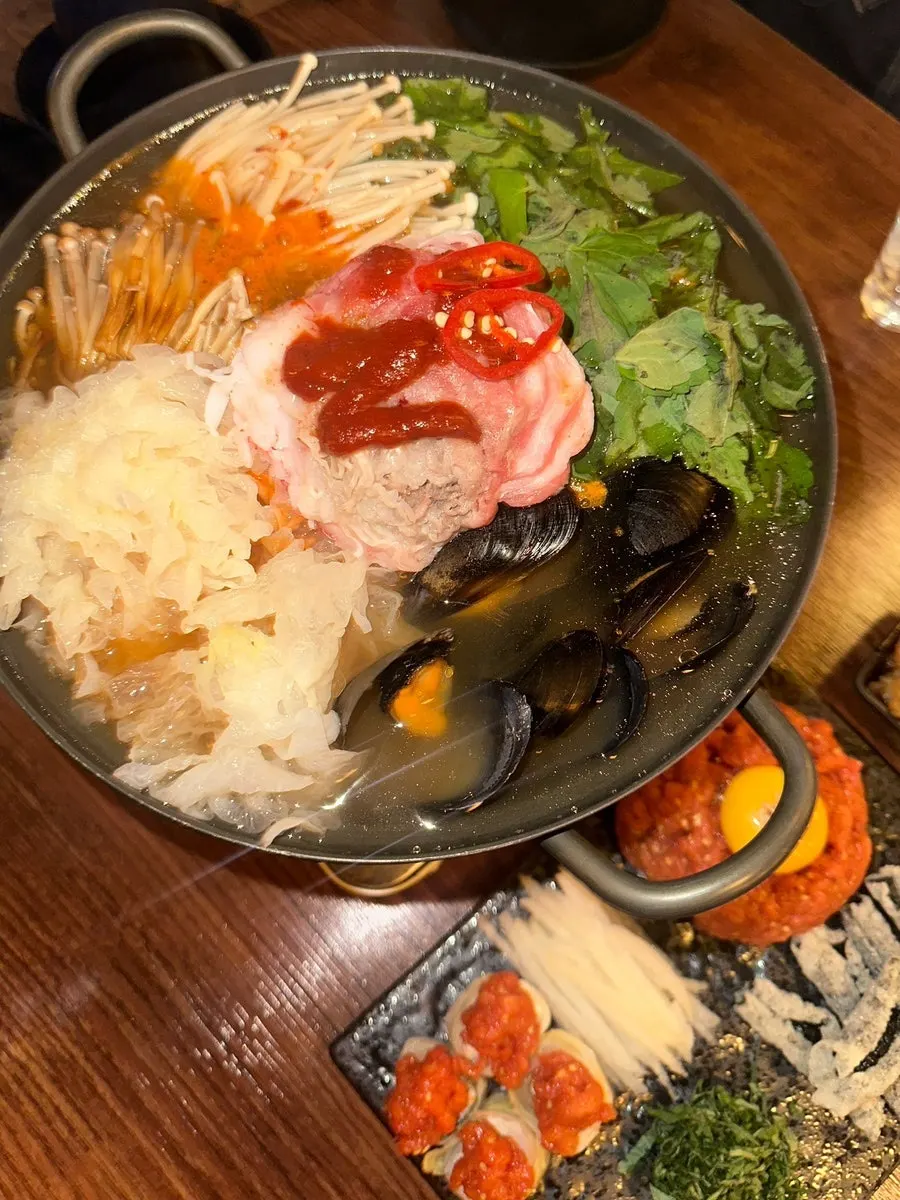 Table for the friend's birthday gathering at Ijillirya Yeonnam