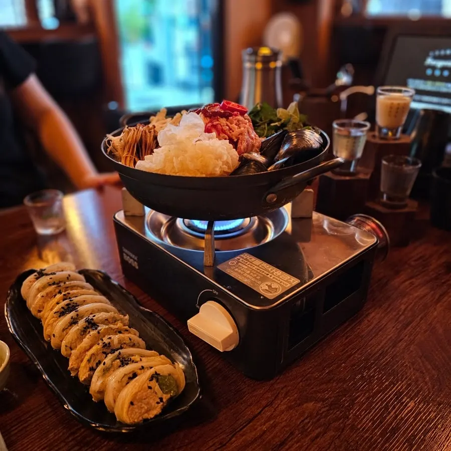 칼칼 얼얼 전골과 묵은지 참치말이 한 상
