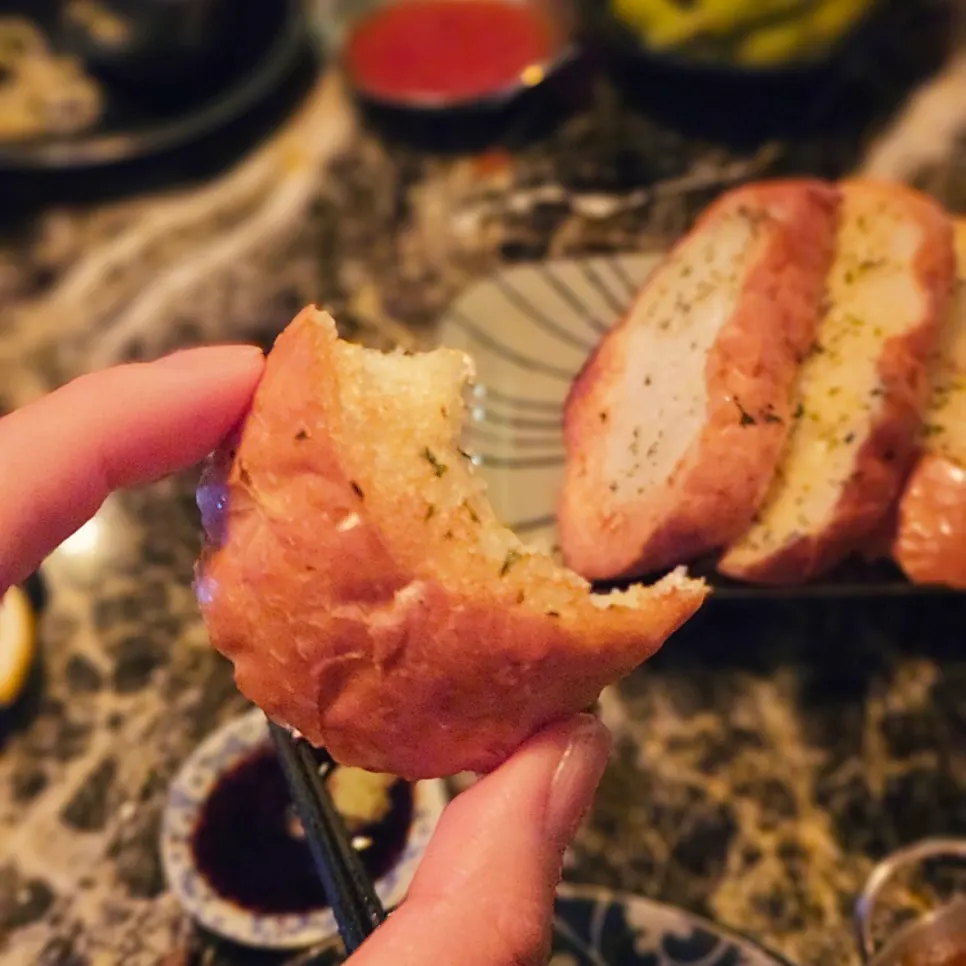 Plate of garlic baguette served alongside drinks