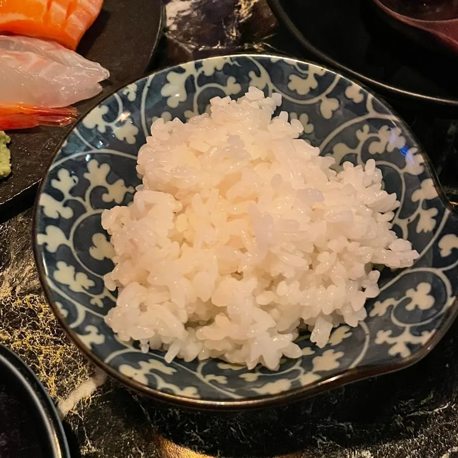 사시미와 함께 나온 초대리밥