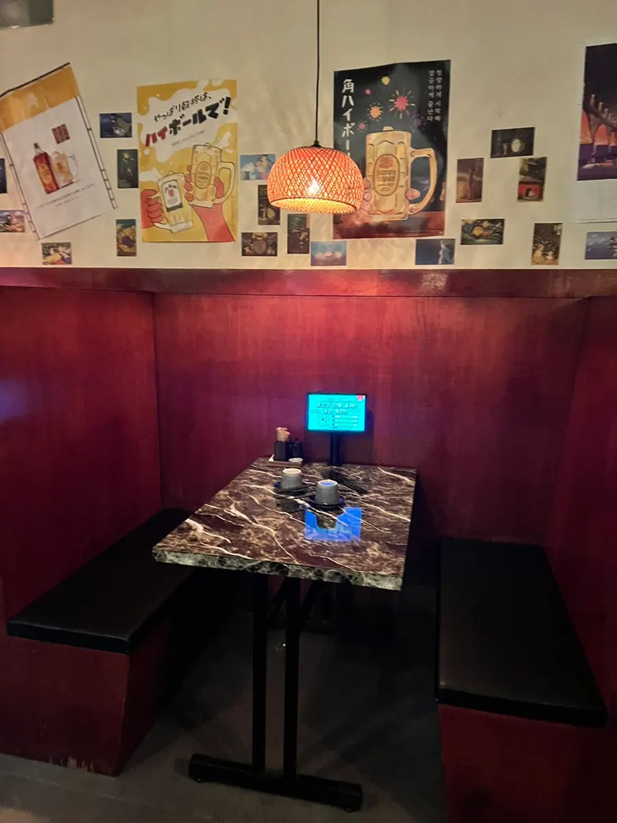 Ito's interior decorated with retro props
