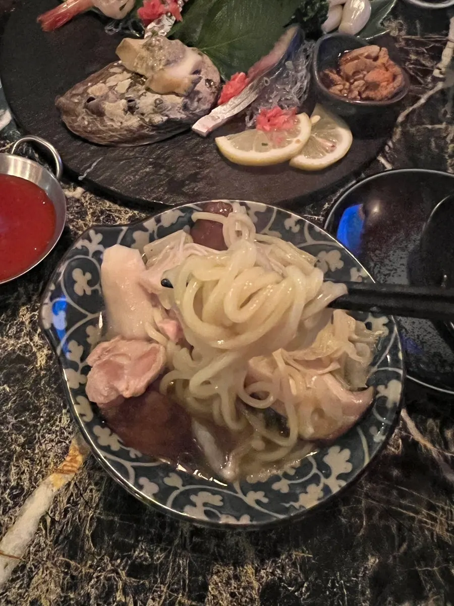 Fresh noodles added into the mizutaki