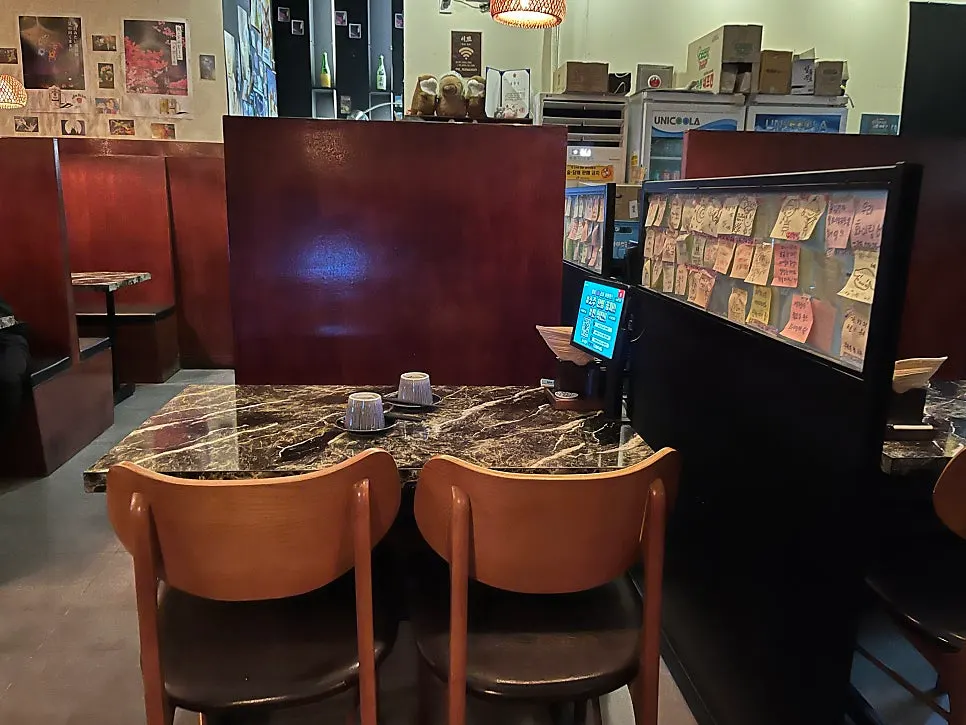 Cozy Japanese-izakaya-style entrance to Ito