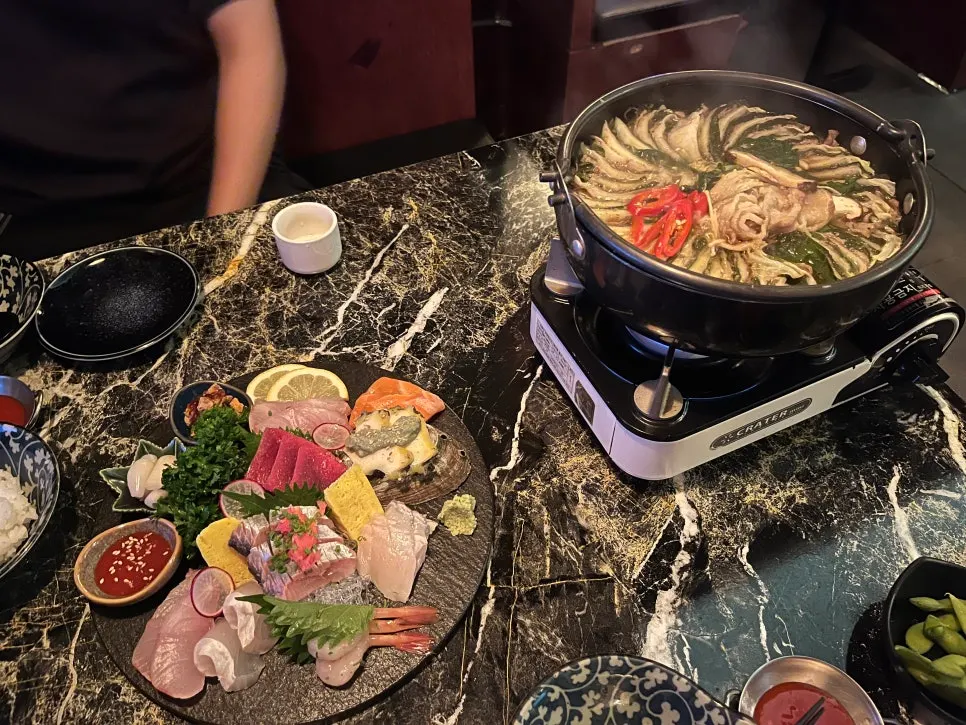 Sashimi plate with tuna, salmon, flounder, abalone and gyoku