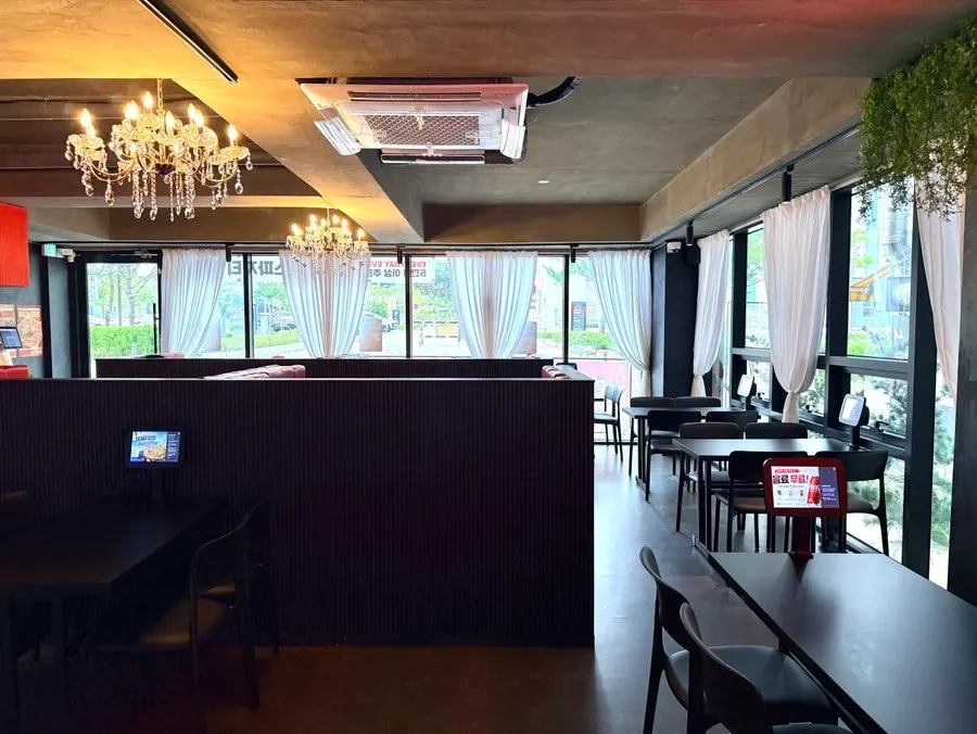 Seating layout at It's Pizza Dasan