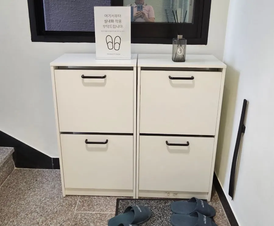 2층 입구에 준비된 실내화