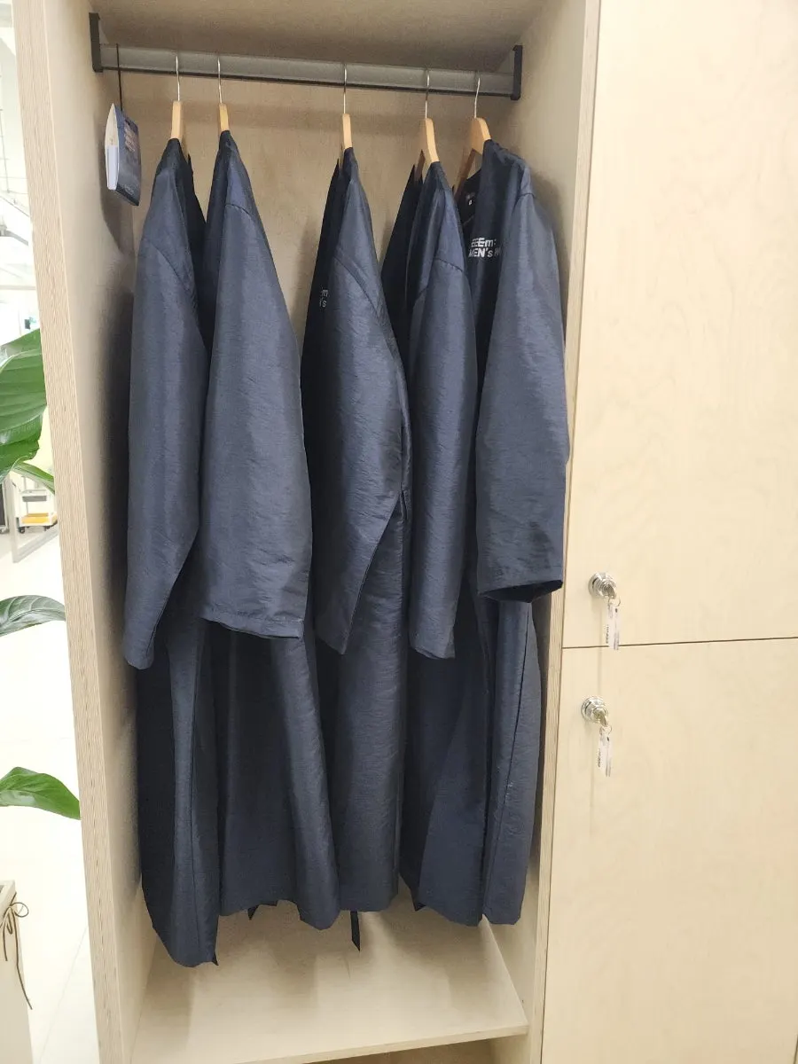 髪の状態に応じた施術を案内するメンズヘア店
