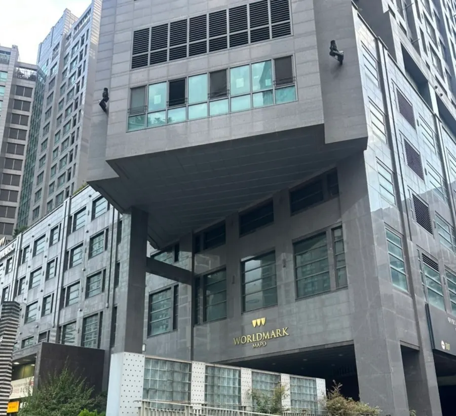 Exterior of the Mapodae-ro building near Gongdeok Station where Iyo Shop is located