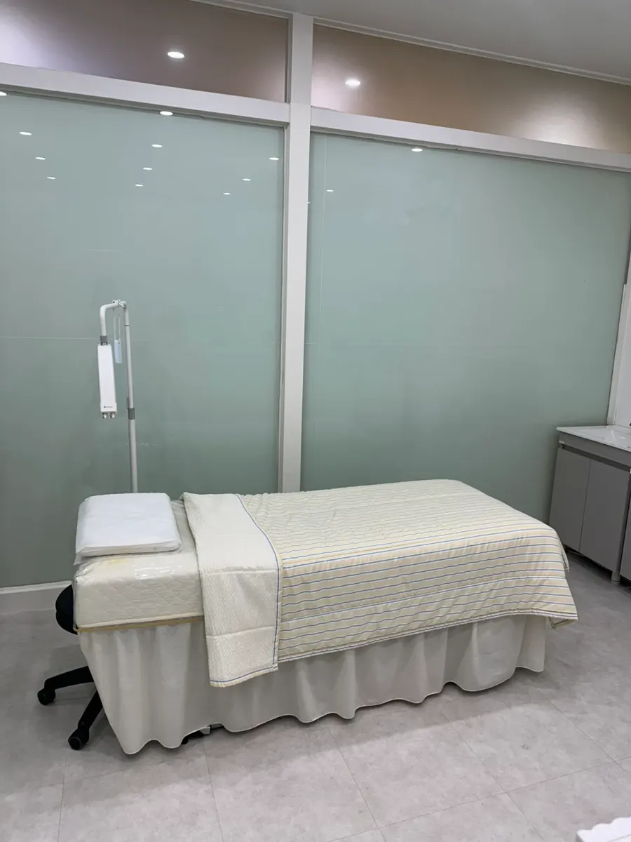 Treatment bed at Iyo Shop where the lash lift is performed