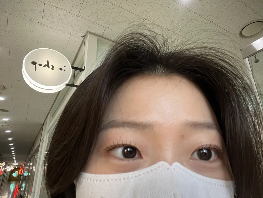 Lashes clearly lifted after the black tinting lift
