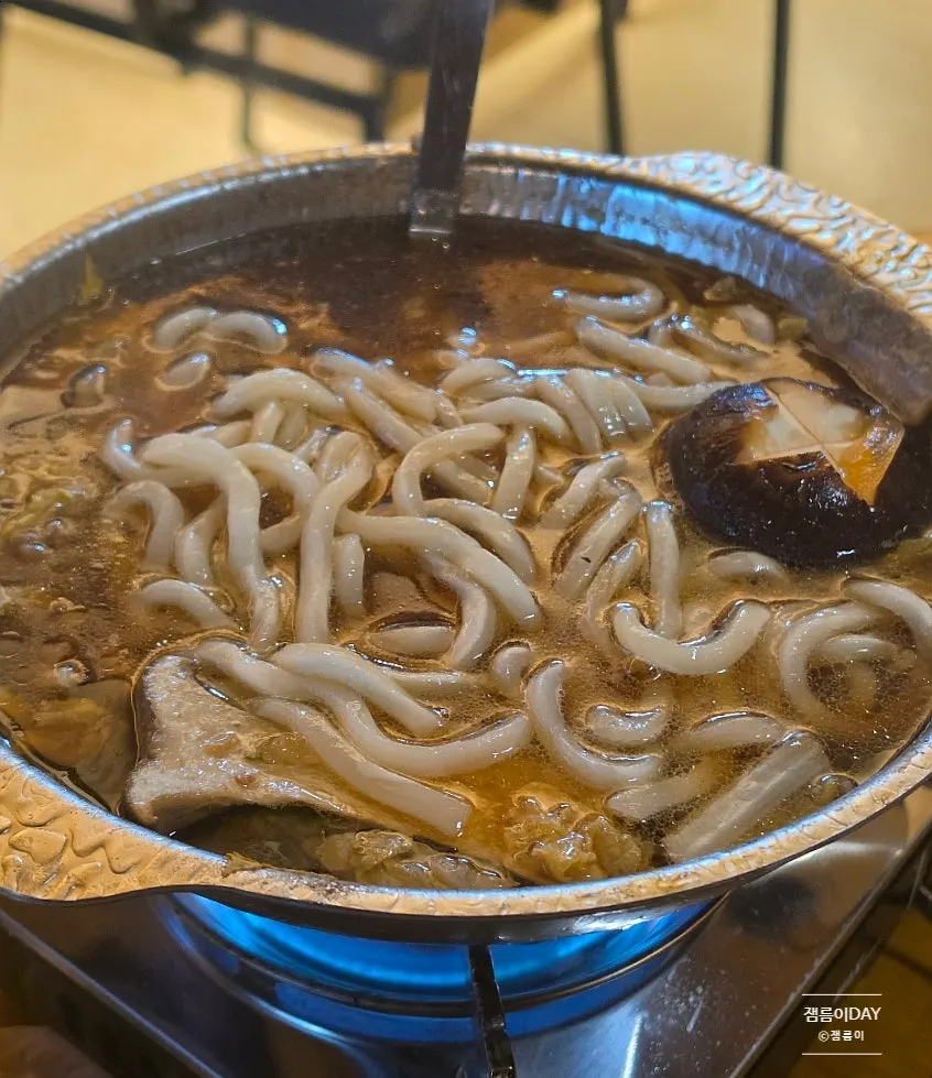 Sukiyaki with added udon noodles