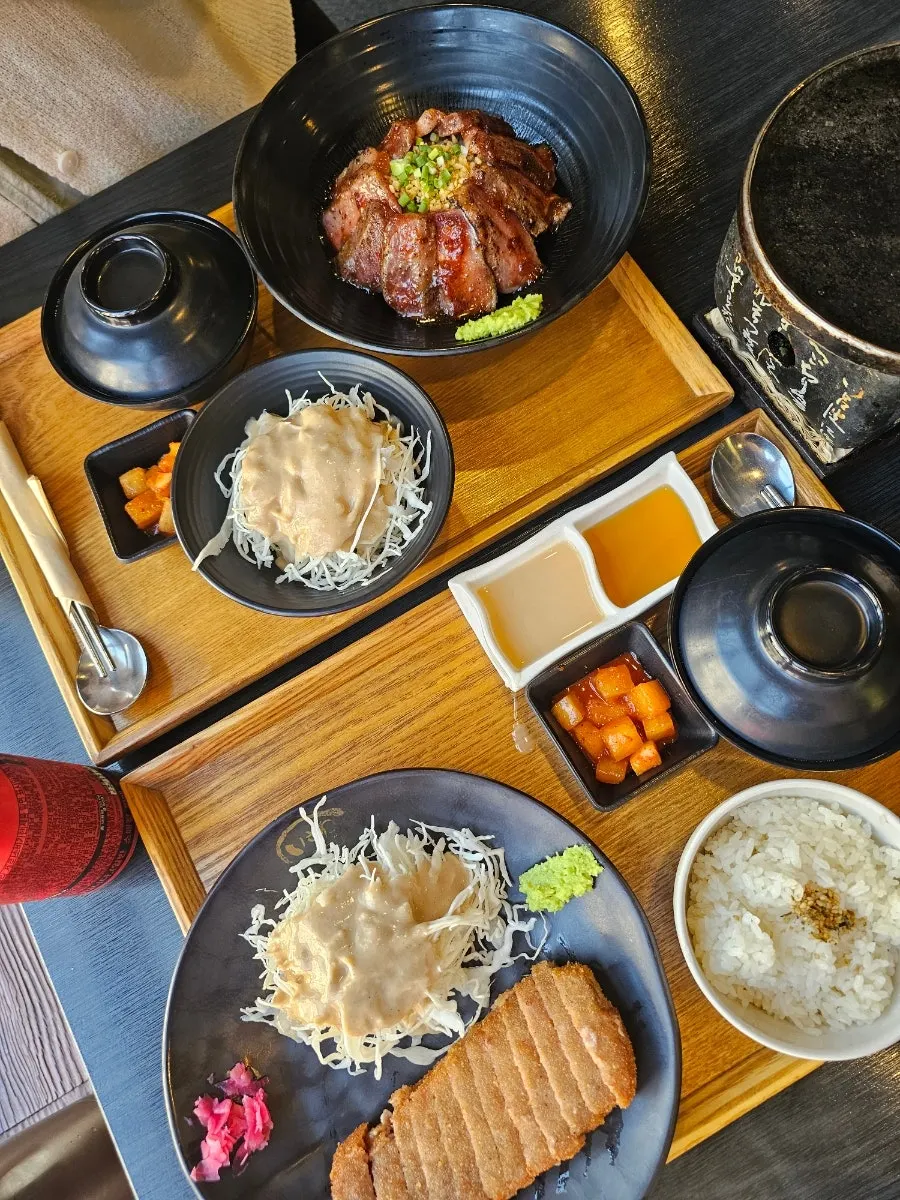 A세트에 포함된 음료와 정식 구성