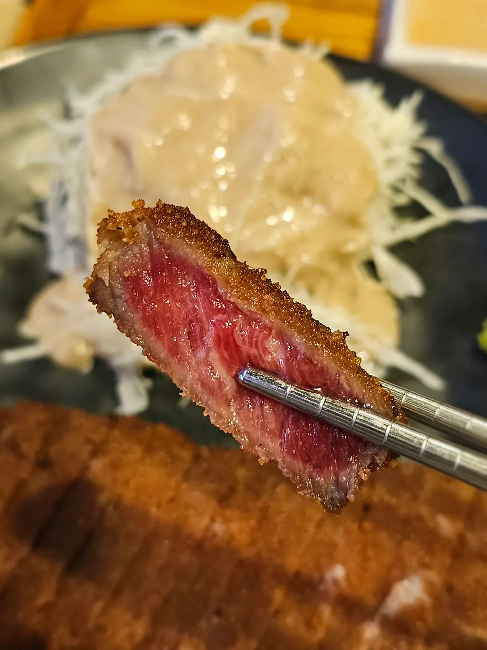 속이 붉은 규카츠 단면