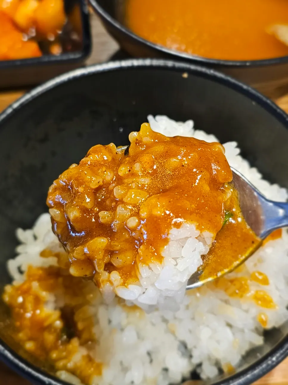밥에 비벼 먹은 카레