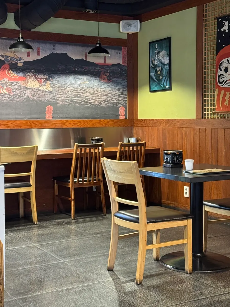 Casual seating at Izawa Sinbu-dong Branch