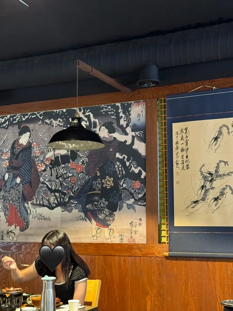 A corner of Izawa Sinbu-dong Branch's dining area