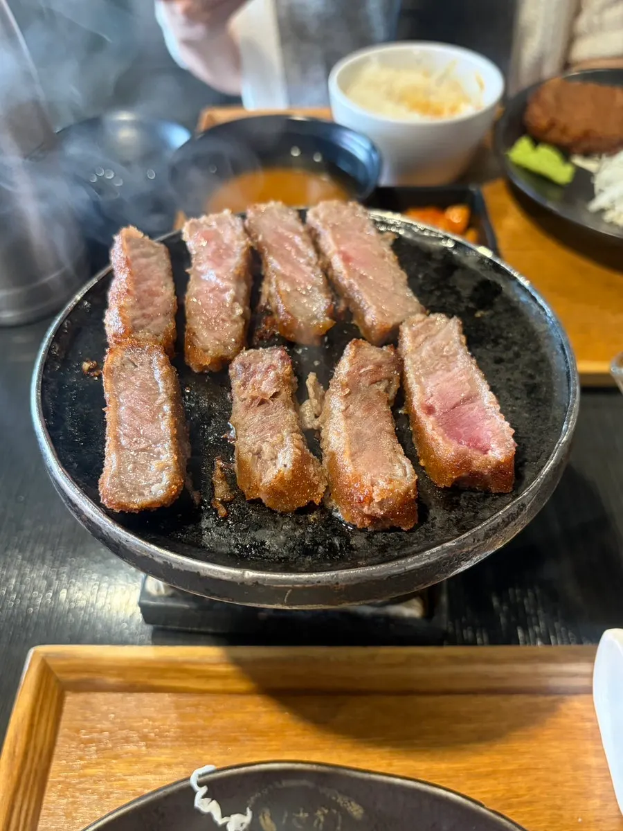 Gyukatsu grilling on the tabletop grill
