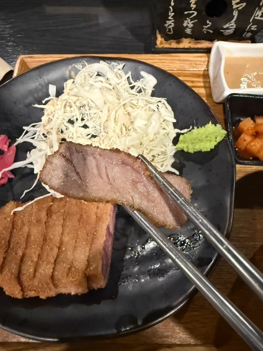 살짝만 구운 촉촉한 규카츠
