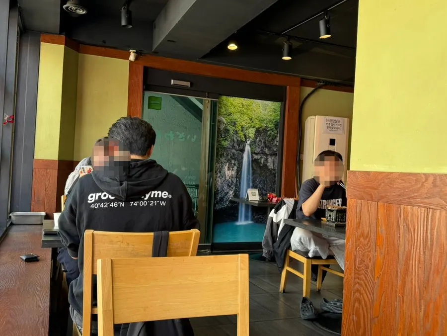 Table with a mini charcoal grill at Izawa