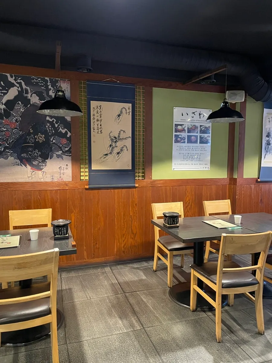 Table seating with backrest chairs