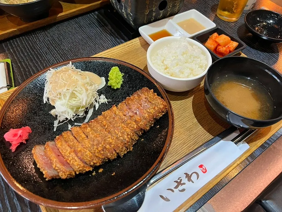 Full spread of the gyukatsu set
