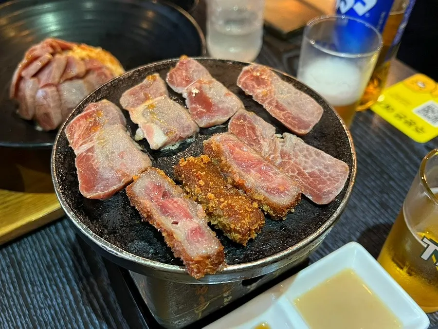 A piece of gyukatsu grilling on the personal stove