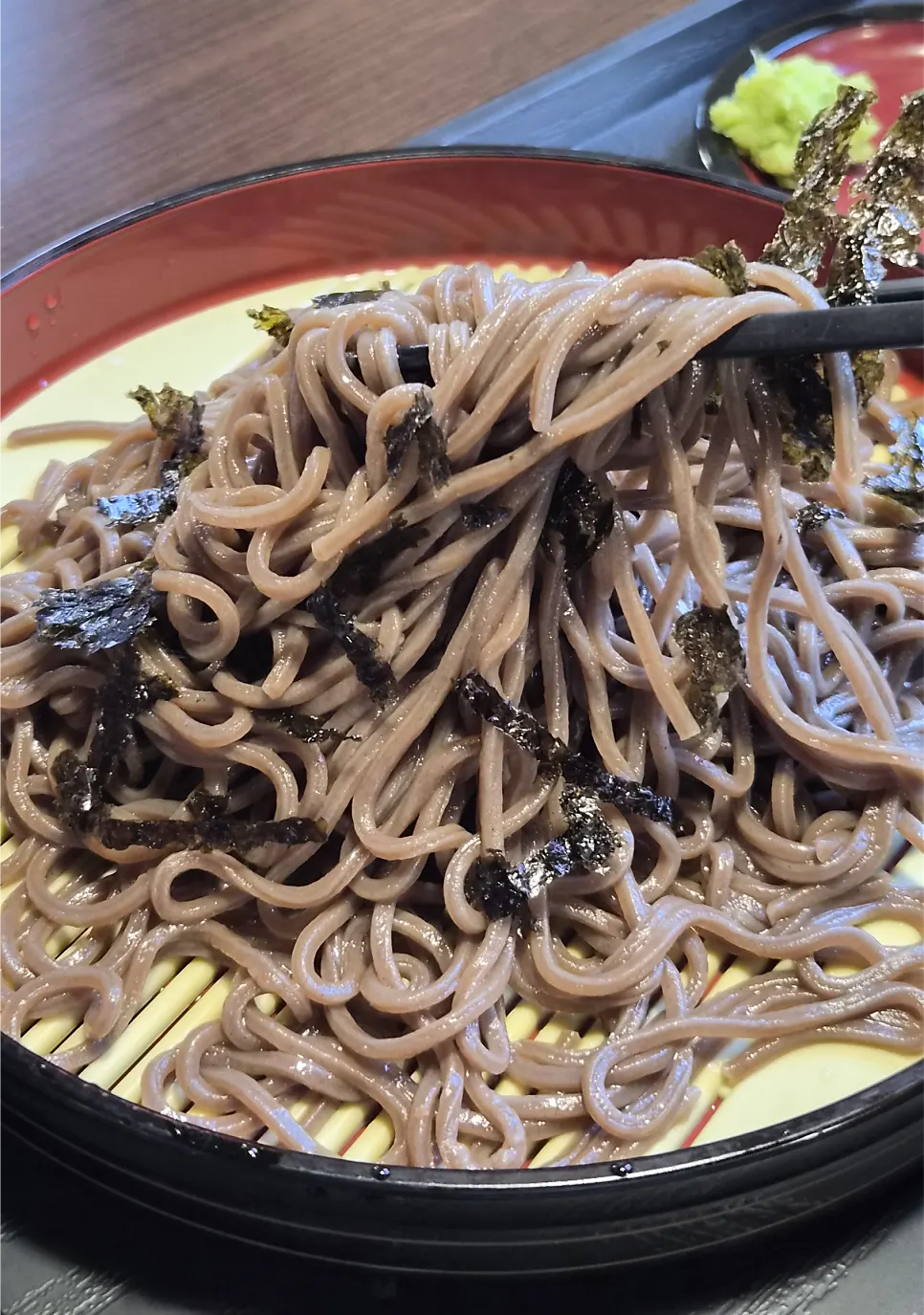 차갑게 나온 냉모밀 면