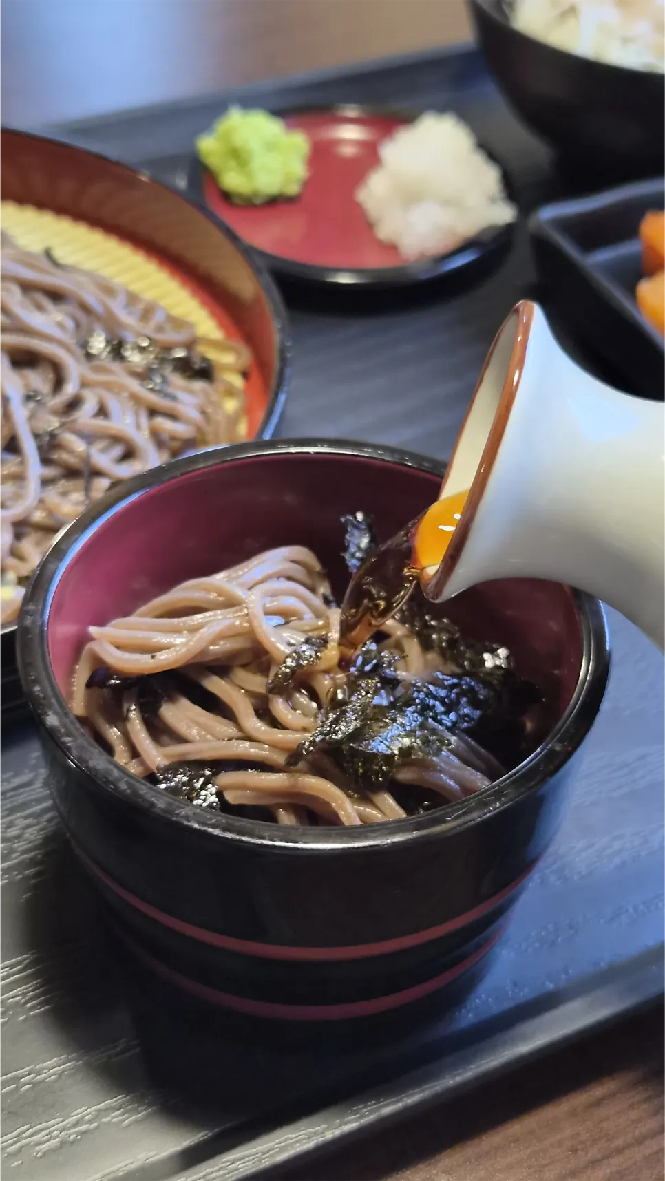 냉모밀 덜어먹는 그릇 두 개