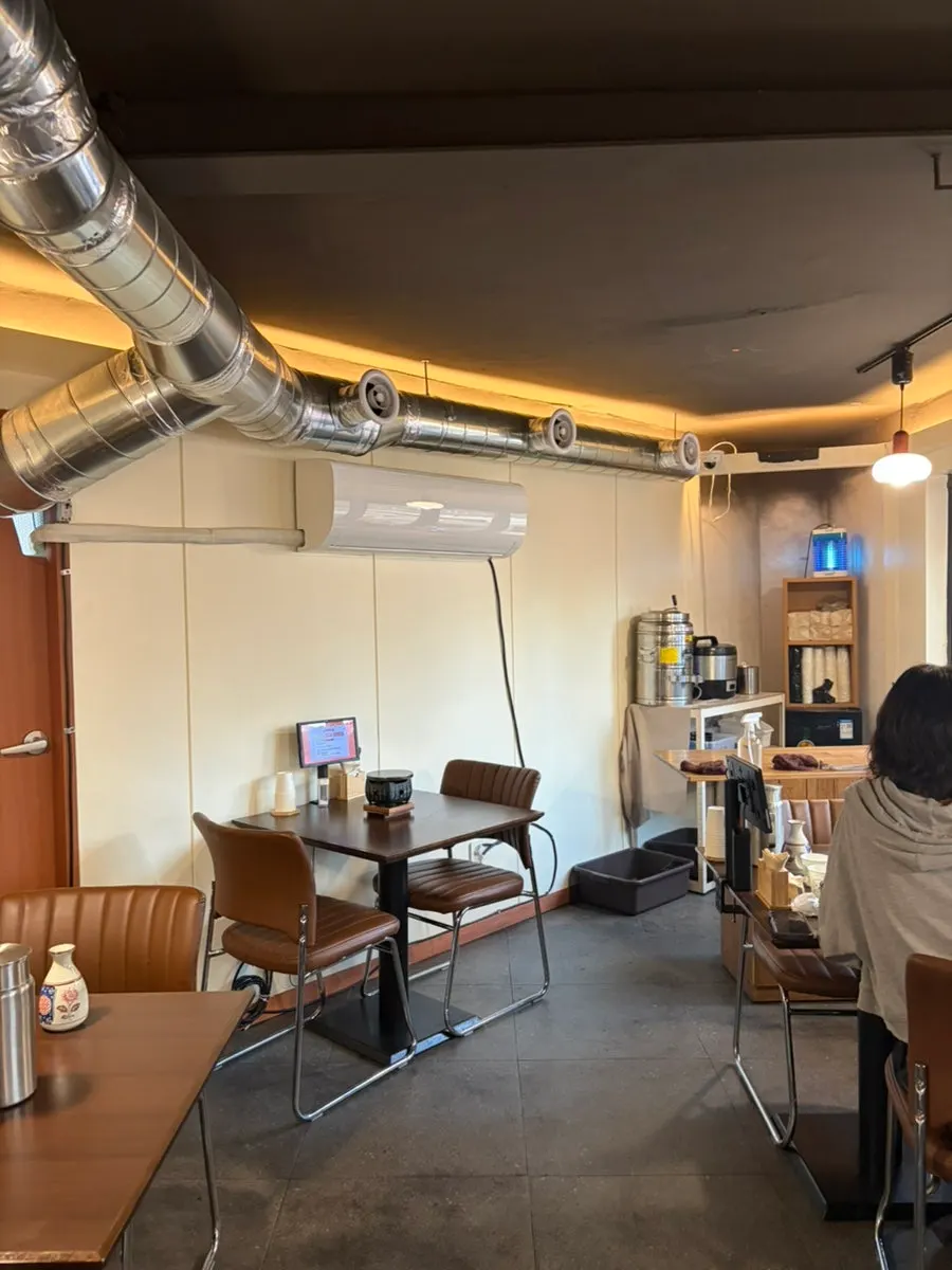 2층 6인석 단체 테이블