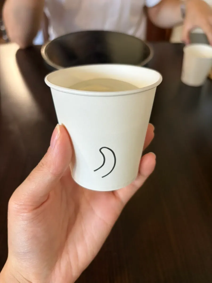 수달 그림이 그려진 종이 물컵