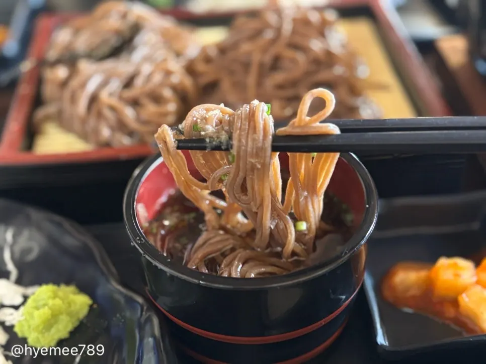 Refreshingly plated cold soba