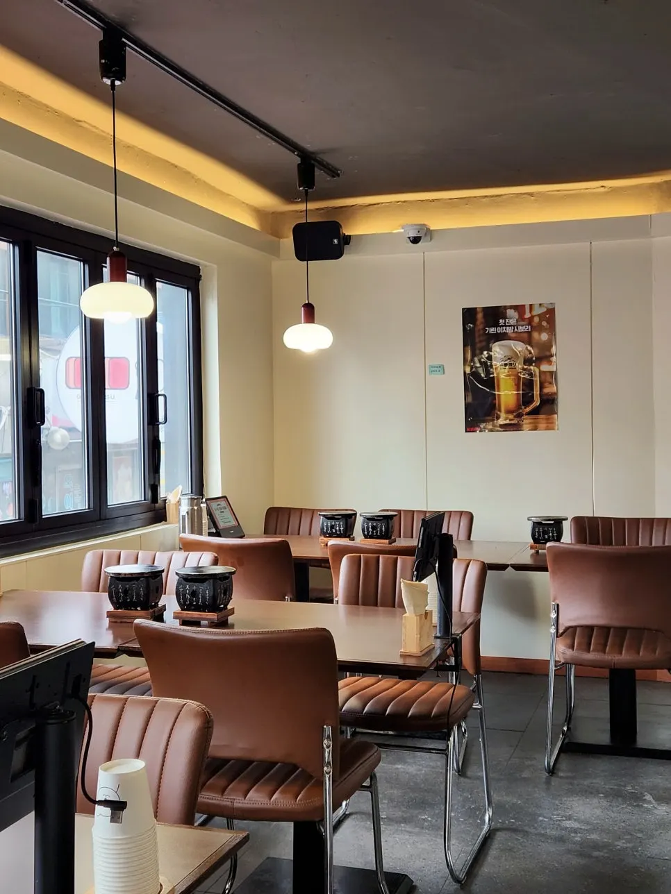 2nd-floor group seating for several people