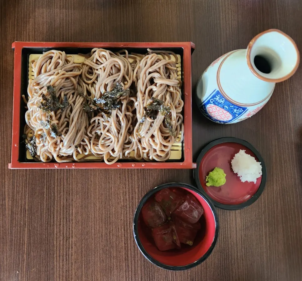 Cold soba served flat-plate style
