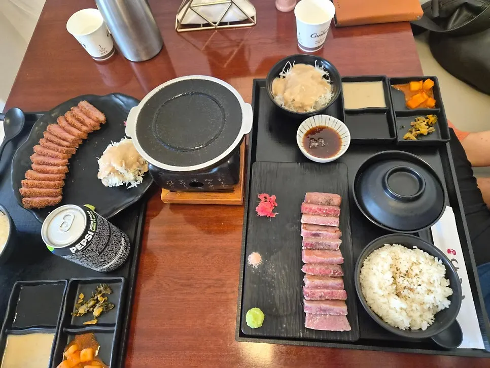 불을 붙여 달궈진 개인화로