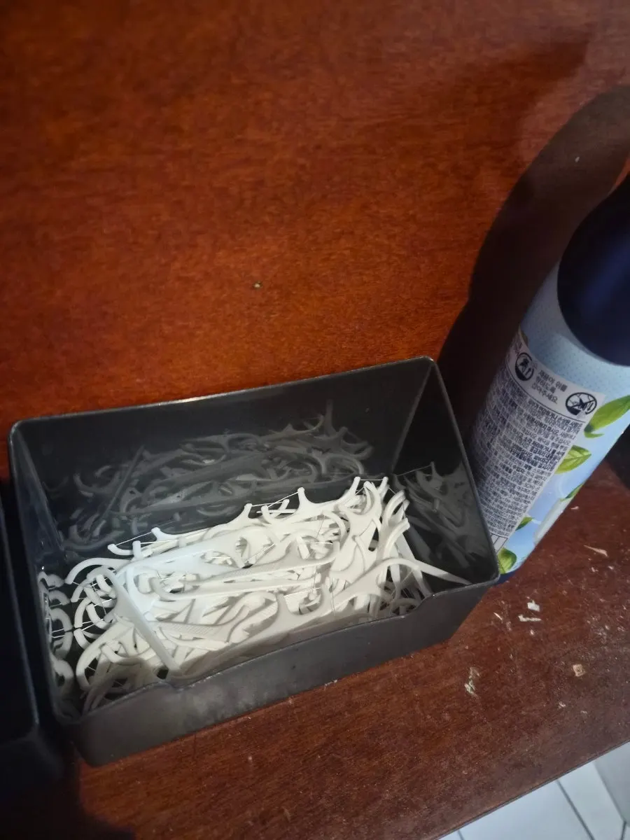 치실이 준비된 매장 내 화장실